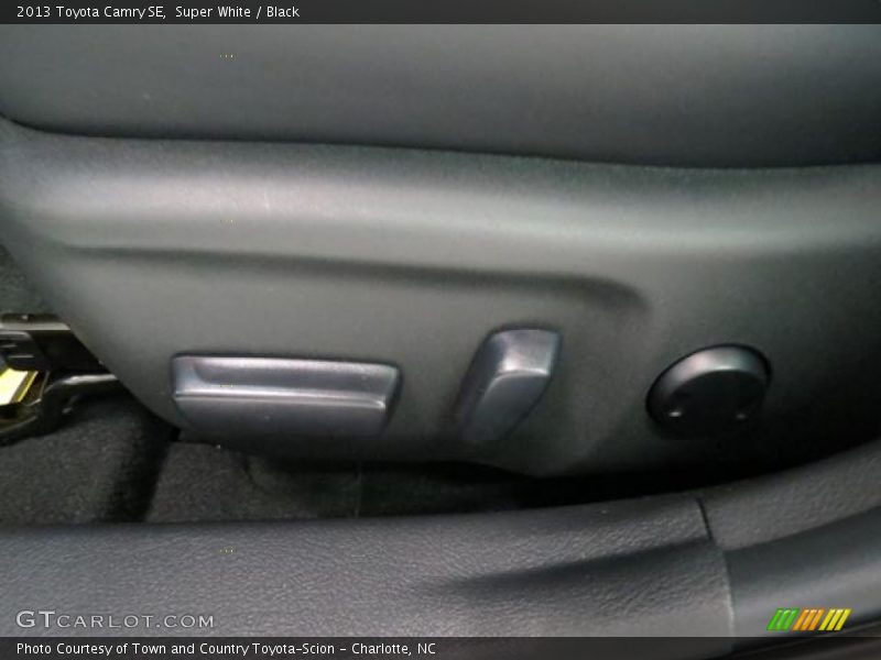 Super White / Black 2013 Toyota Camry SE