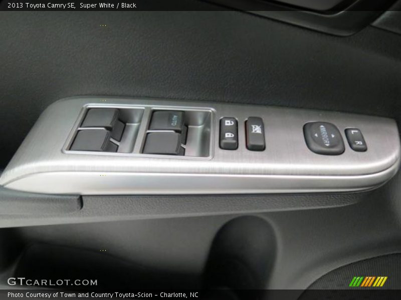 Super White / Black 2013 Toyota Camry SE