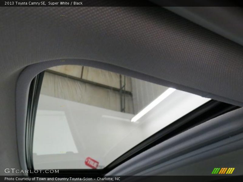 Super White / Black 2013 Toyota Camry SE
