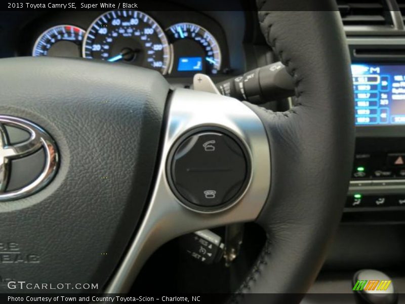 Super White / Black 2013 Toyota Camry SE