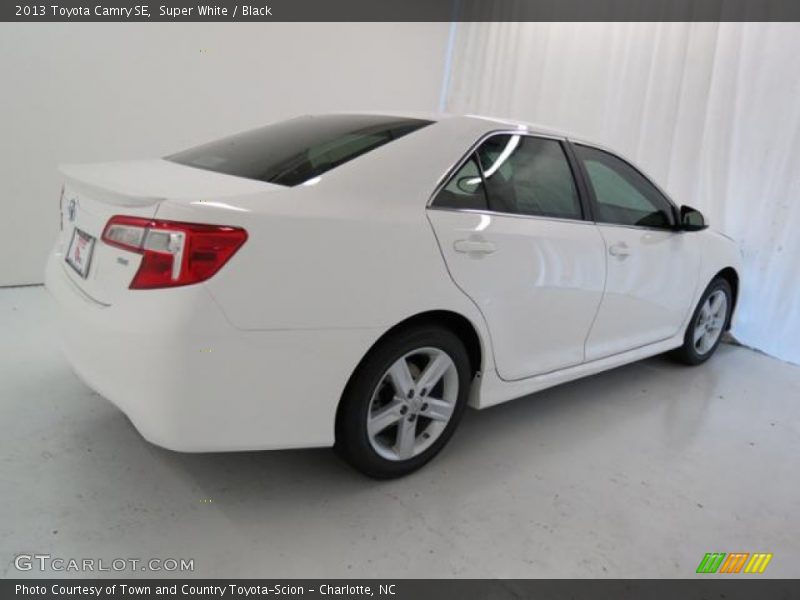 Super White / Black 2013 Toyota Camry SE