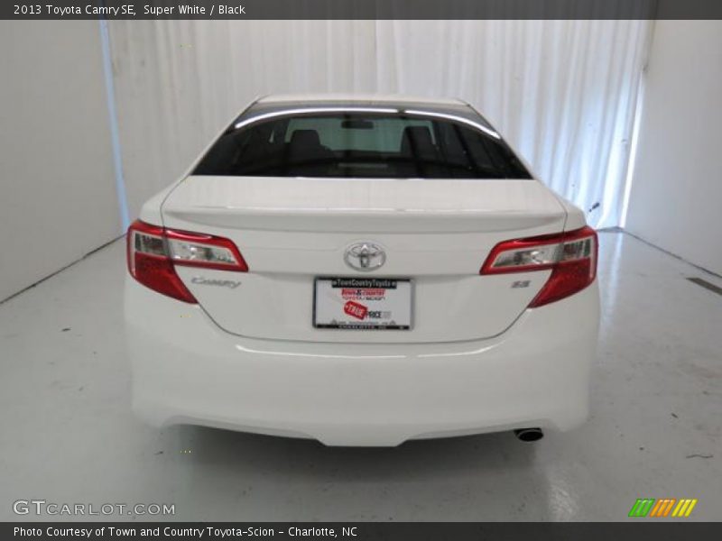 Super White / Black 2013 Toyota Camry SE