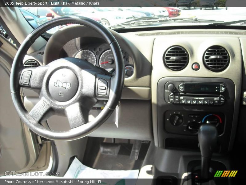 Light Khaki Metallic / Khaki 2005 Jeep Liberty Sport