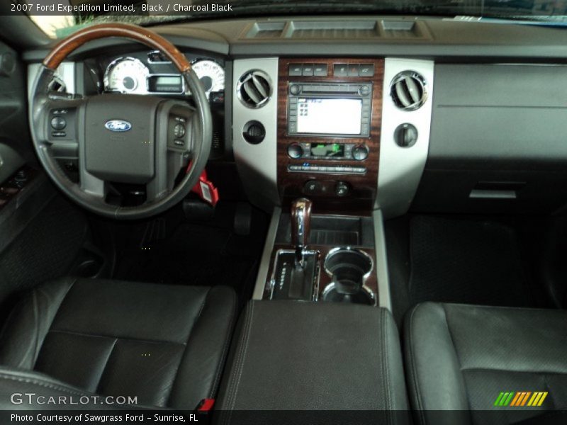 Dashboard of 2007 Expedition Limited