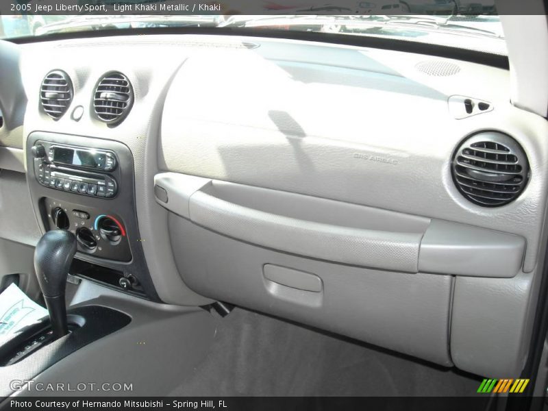 Light Khaki Metallic / Khaki 2005 Jeep Liberty Sport