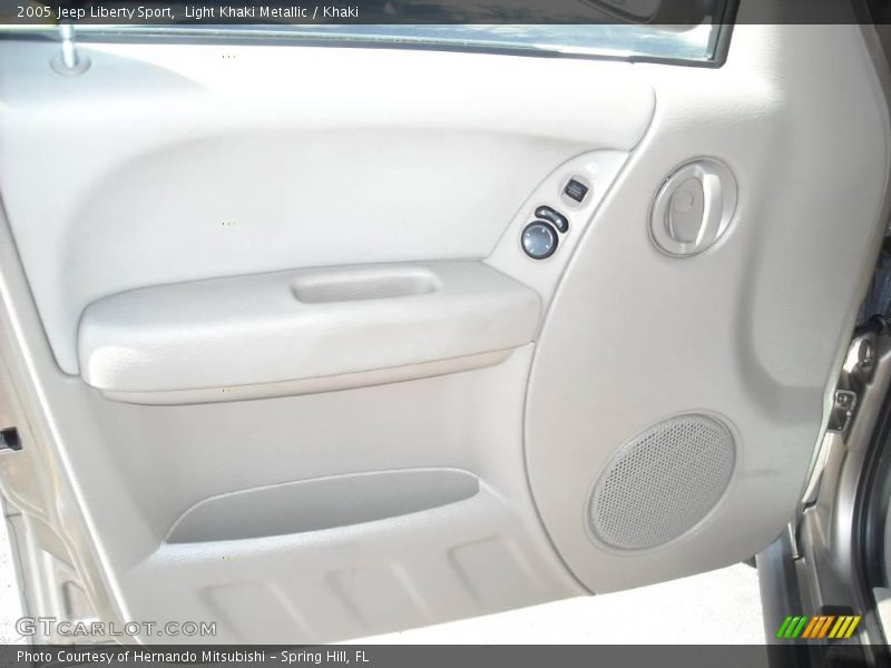 Light Khaki Metallic / Khaki 2005 Jeep Liberty Sport