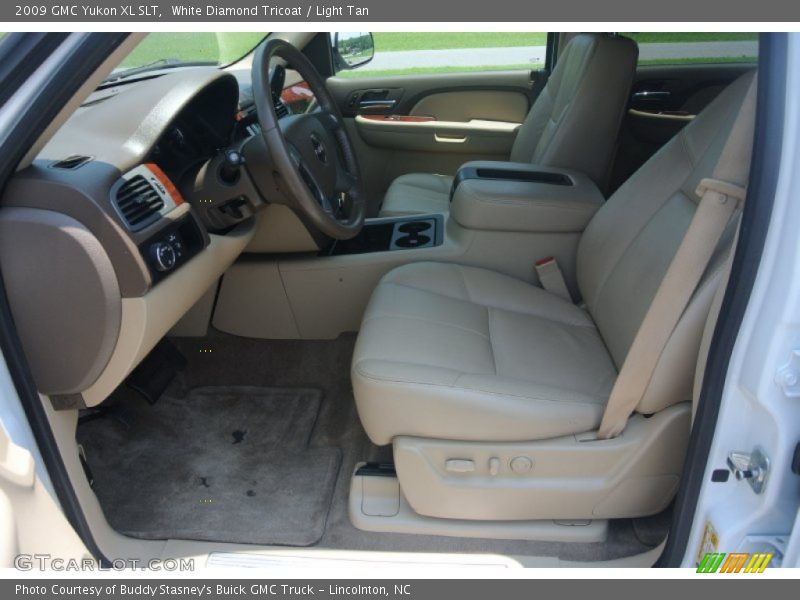 White Diamond Tricoat / Light Tan 2009 GMC Yukon XL SLT