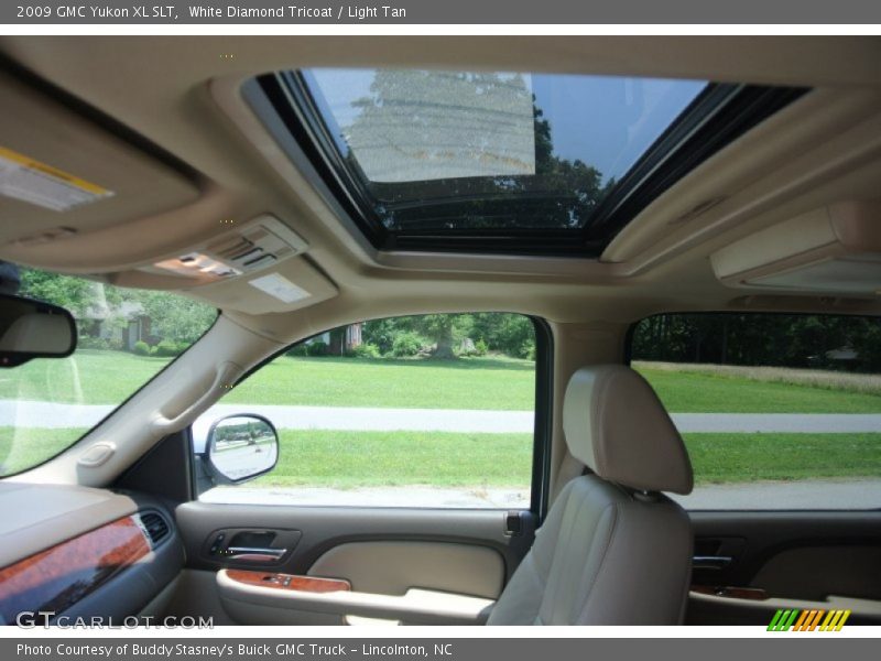 White Diamond Tricoat / Light Tan 2009 GMC Yukon XL SLT