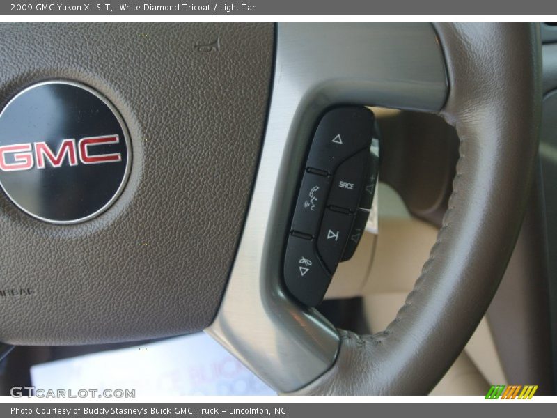 White Diamond Tricoat / Light Tan 2009 GMC Yukon XL SLT