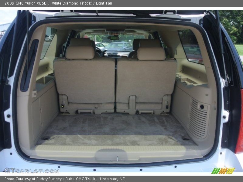 White Diamond Tricoat / Light Tan 2009 GMC Yukon XL SLT