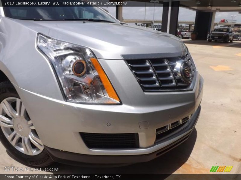 Radiant Silver Metallic / Ebony/Ebony 2013 Cadillac SRX Luxury FWD