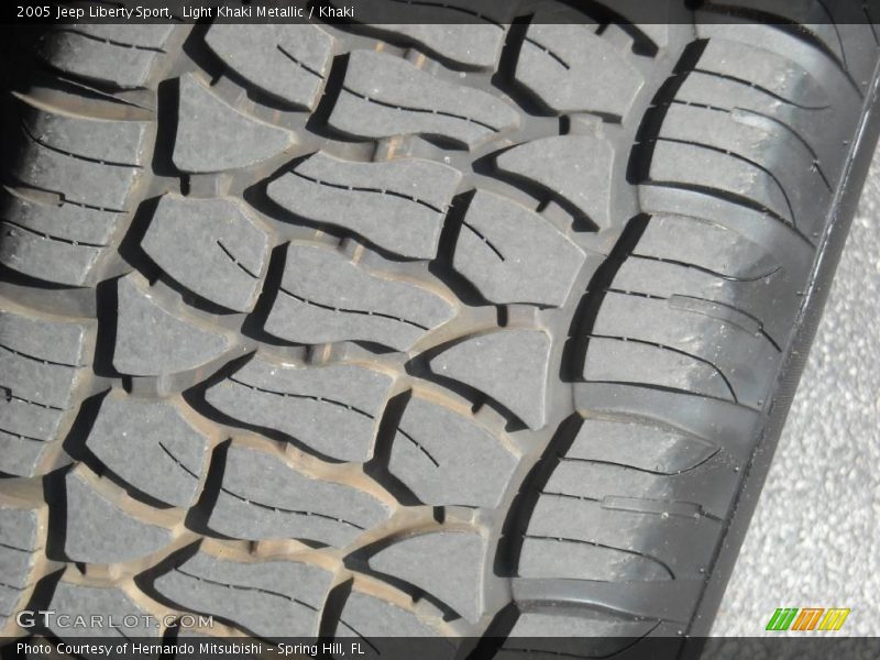 Light Khaki Metallic / Khaki 2005 Jeep Liberty Sport