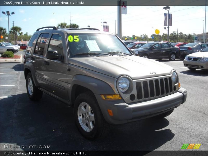 Light Khaki Metallic / Khaki 2005 Jeep Liberty Sport
