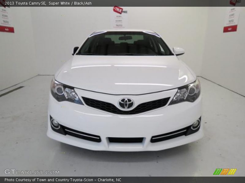 Super White / Black/Ash 2013 Toyota Camry SE