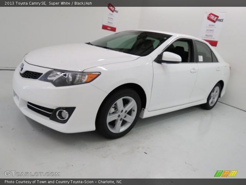 Super White / Black/Ash 2013 Toyota Camry SE
