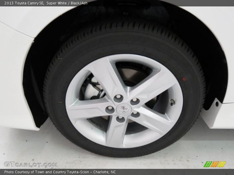 Super White / Black/Ash 2013 Toyota Camry SE