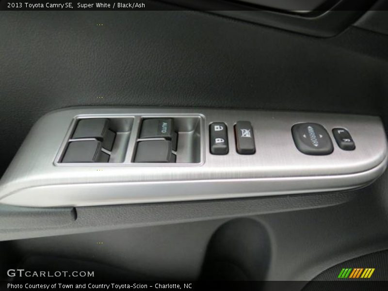 Super White / Black/Ash 2013 Toyota Camry SE