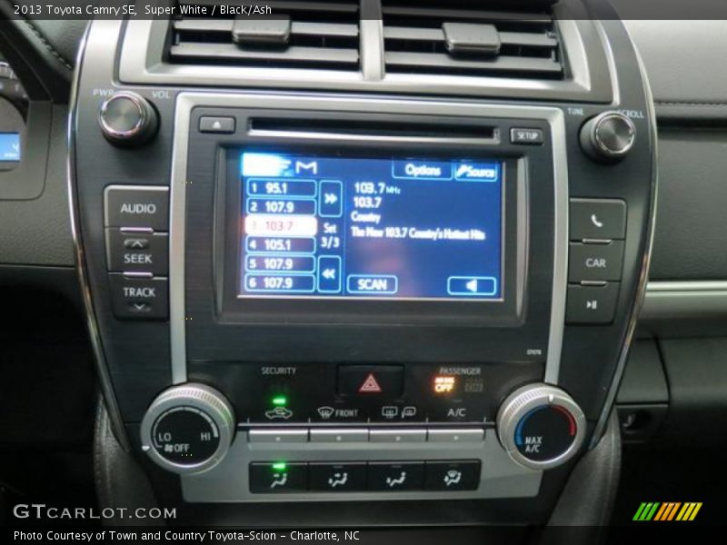 Super White / Black/Ash 2013 Toyota Camry SE