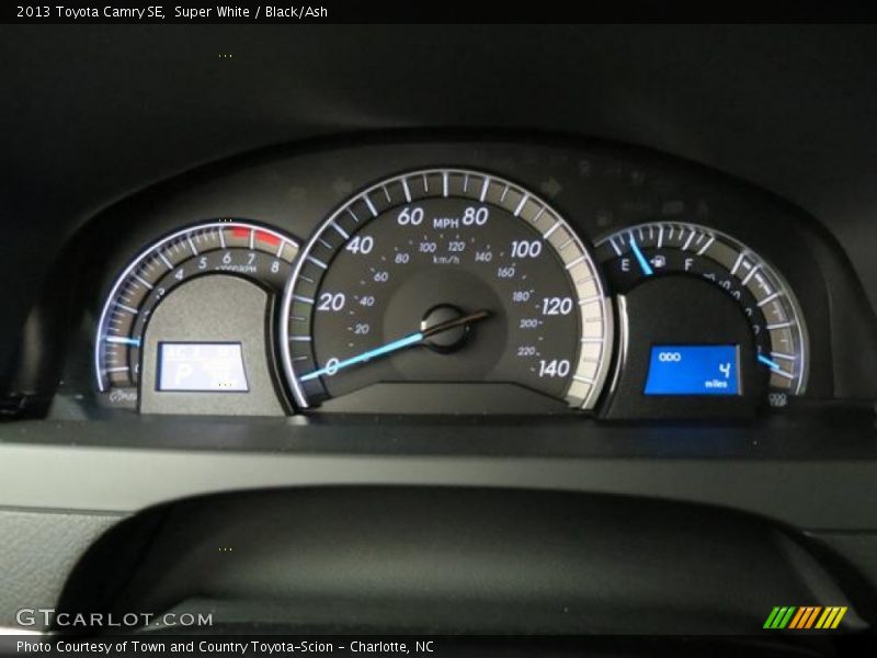 Super White / Black/Ash 2013 Toyota Camry SE