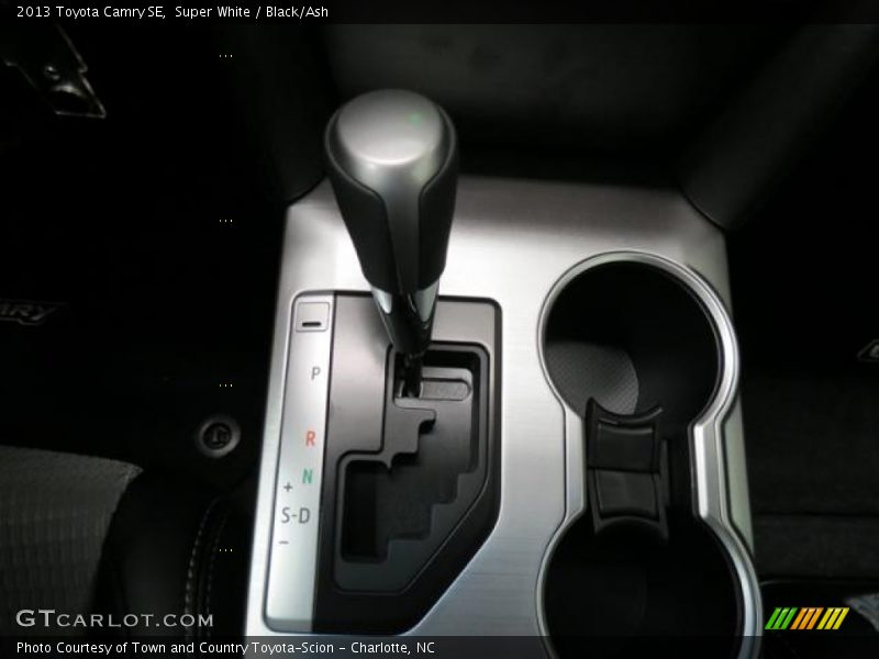 Super White / Black/Ash 2013 Toyota Camry SE