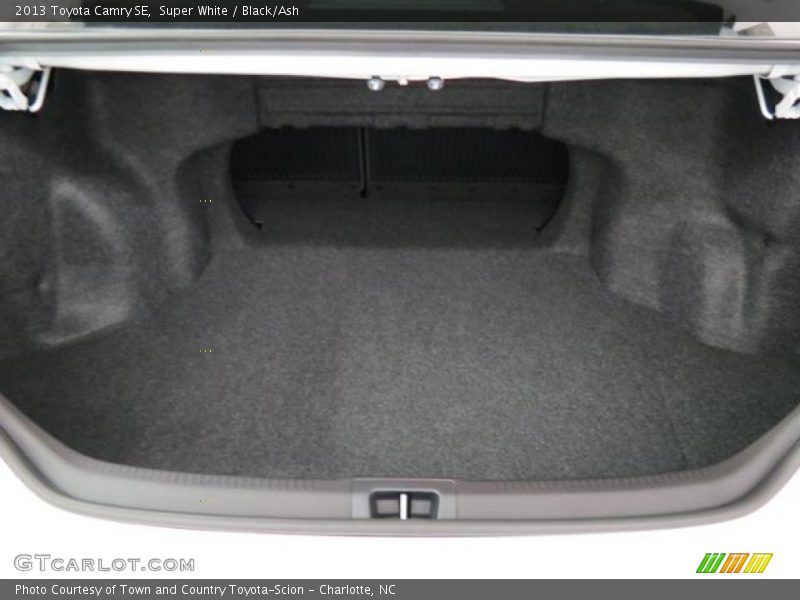 Super White / Black/Ash 2013 Toyota Camry SE