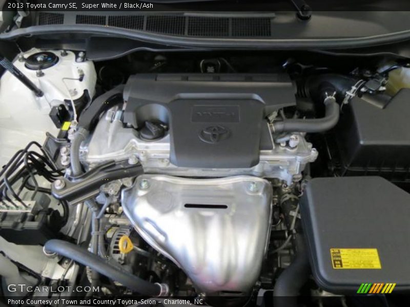 Super White / Black/Ash 2013 Toyota Camry SE