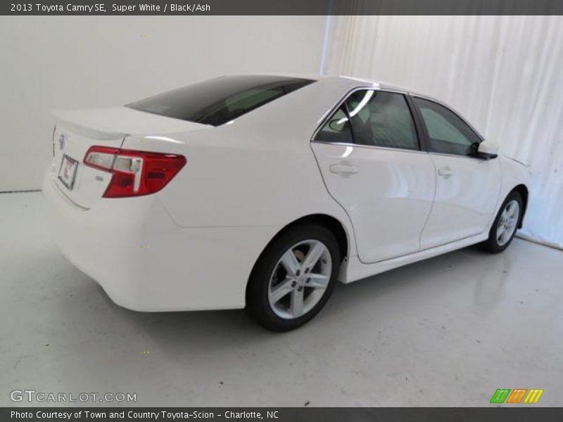 Super White / Black/Ash 2013 Toyota Camry SE