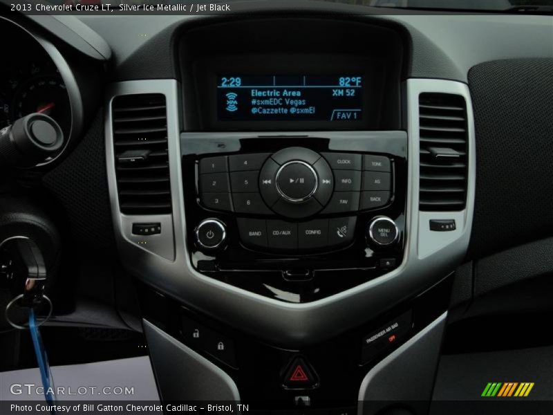 Silver Ice Metallic / Jet Black 2013 Chevrolet Cruze LT