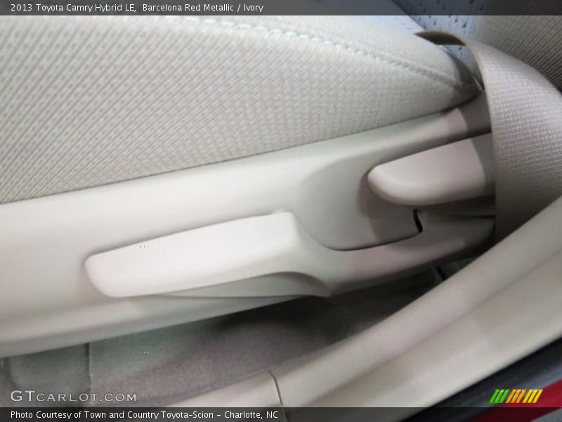 Barcelona Red Metallic / Ivory 2013 Toyota Camry Hybrid LE