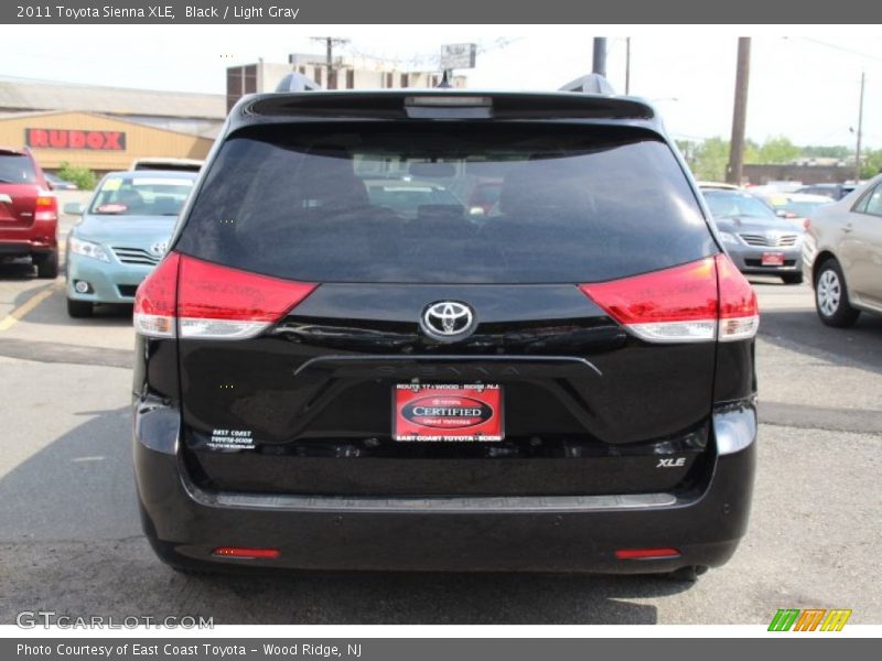 Black / Light Gray 2011 Toyota Sienna XLE