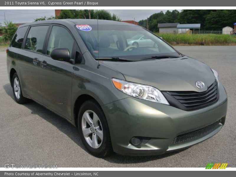 Front 3/4 View of 2011 Sienna V6