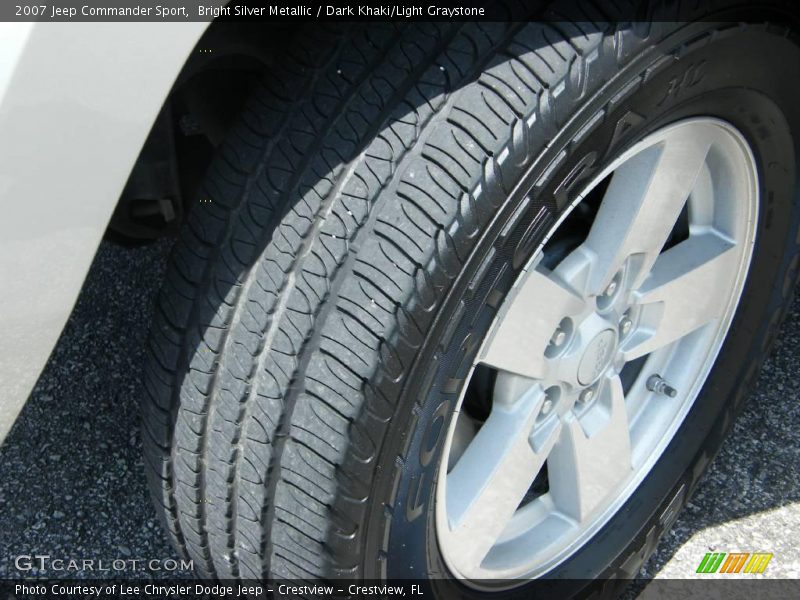 Bright Silver Metallic / Dark Khaki/Light Graystone 2007 Jeep Commander Sport