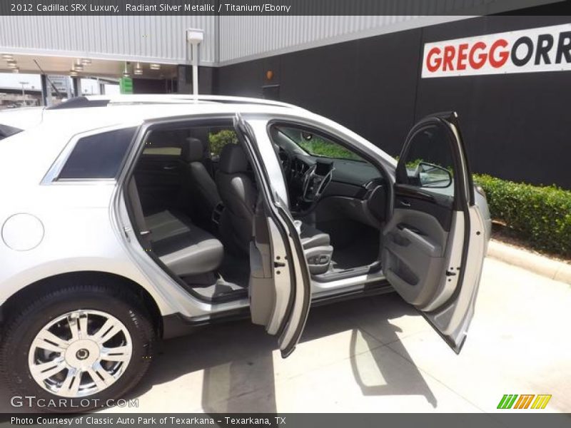 Radiant Silver Metallic / Titanium/Ebony 2012 Cadillac SRX Luxury
