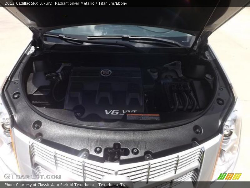 Radiant Silver Metallic / Titanium/Ebony 2012 Cadillac SRX Luxury