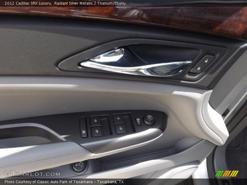 Radiant Silver Metallic / Titanium/Ebony 2012 Cadillac SRX Luxury