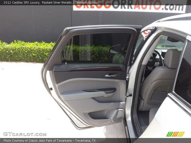 Radiant Silver Metallic / Titanium/Ebony 2012 Cadillac SRX Luxury