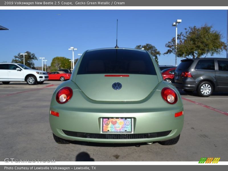 Gecko Green Metallic / Cream 2009 Volkswagen New Beetle 2.5 Coupe