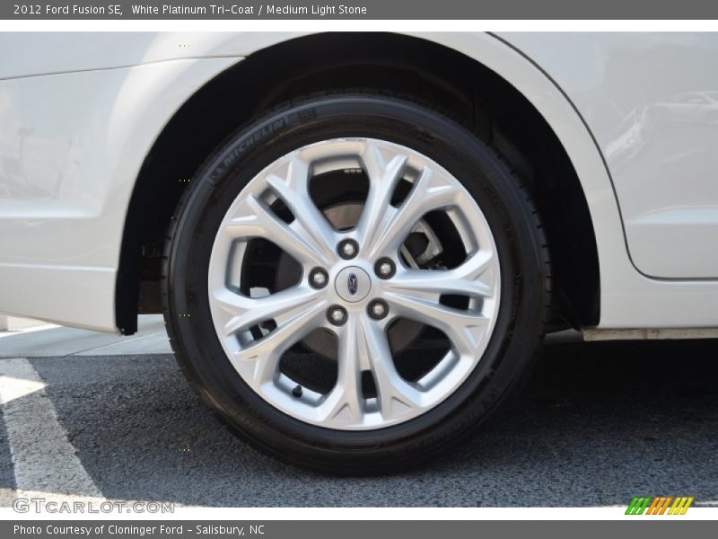 White Platinum Tri-Coat / Medium Light Stone 2012 Ford Fusion SE