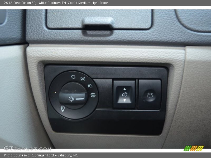 White Platinum Tri-Coat / Medium Light Stone 2012 Ford Fusion SE