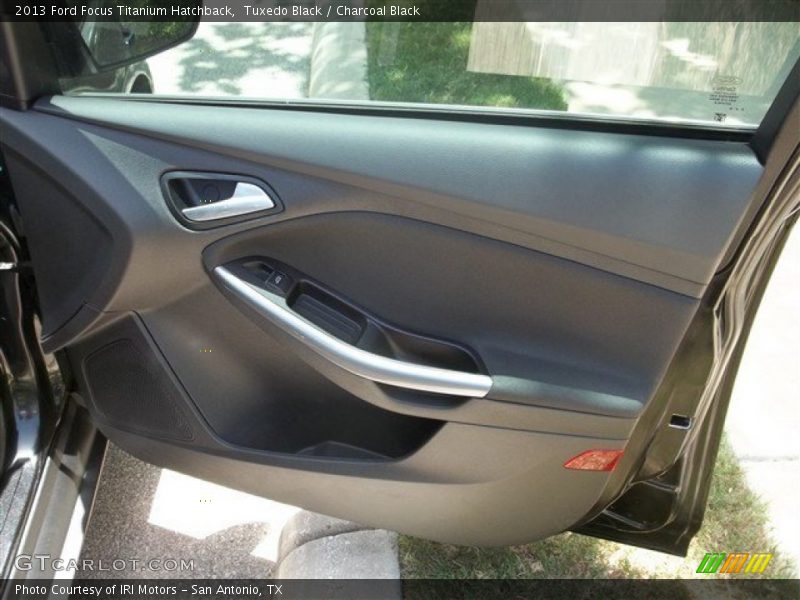 Tuxedo Black / Charcoal Black 2013 Ford Focus Titanium Hatchback