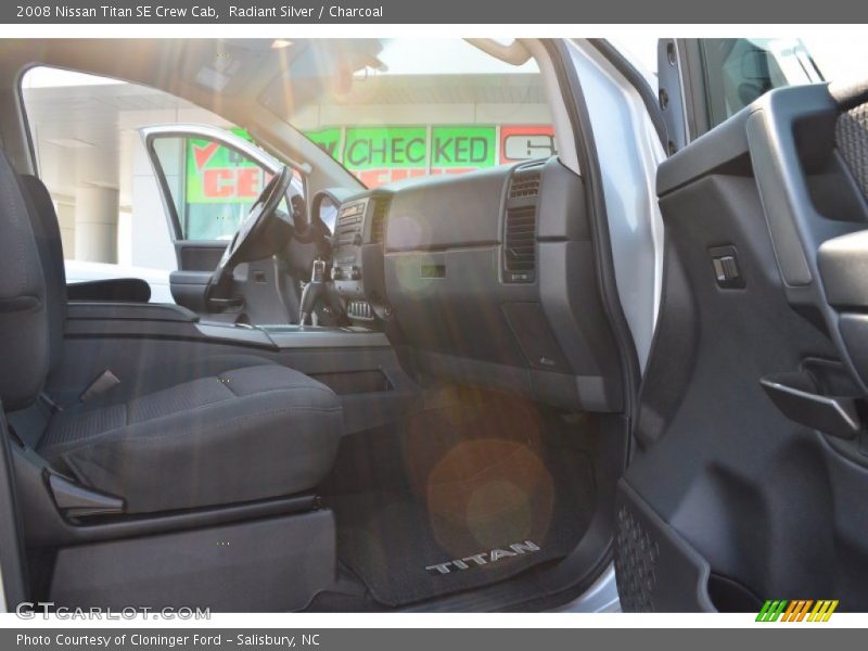 Radiant Silver / Charcoal 2008 Nissan Titan SE Crew Cab