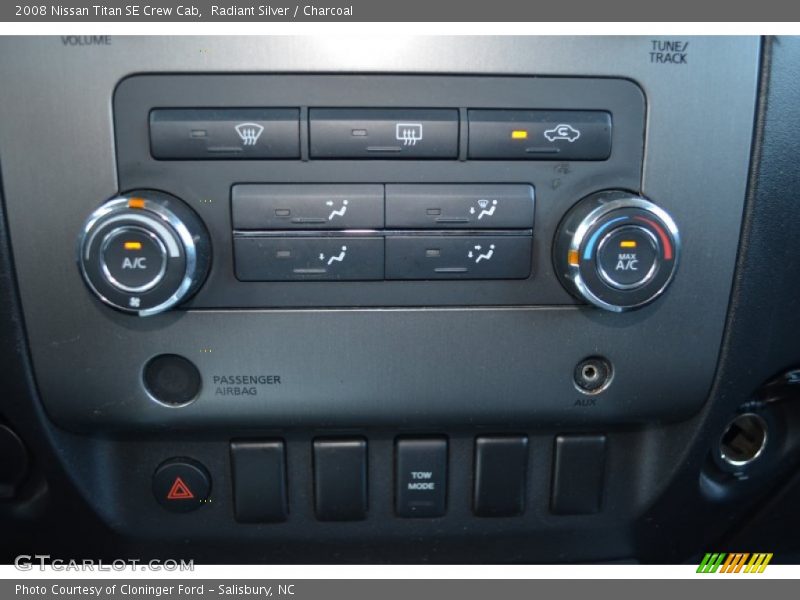 Radiant Silver / Charcoal 2008 Nissan Titan SE Crew Cab