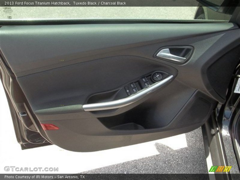 Tuxedo Black / Charcoal Black 2013 Ford Focus Titanium Hatchback