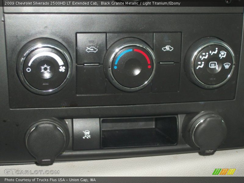 Controls of 2009 Silverado 2500HD LT Extended Cab