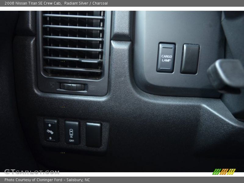 Radiant Silver / Charcoal 2008 Nissan Titan SE Crew Cab