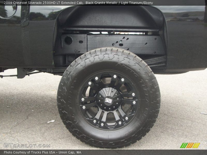 Custom Wheels of 2009 Silverado 2500HD LT Extended Cab