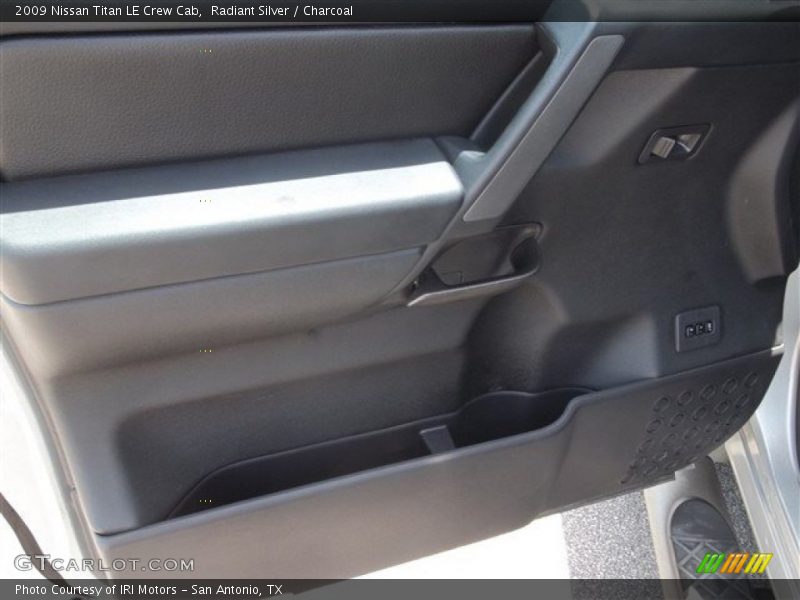 Radiant Silver / Charcoal 2009 Nissan Titan LE Crew Cab