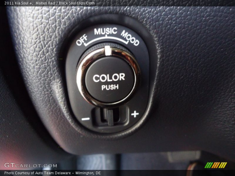 Molten Red / Black Soul Logo Cloth 2011 Kia Soul +