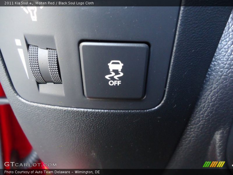 Molten Red / Black Soul Logo Cloth 2011 Kia Soul +