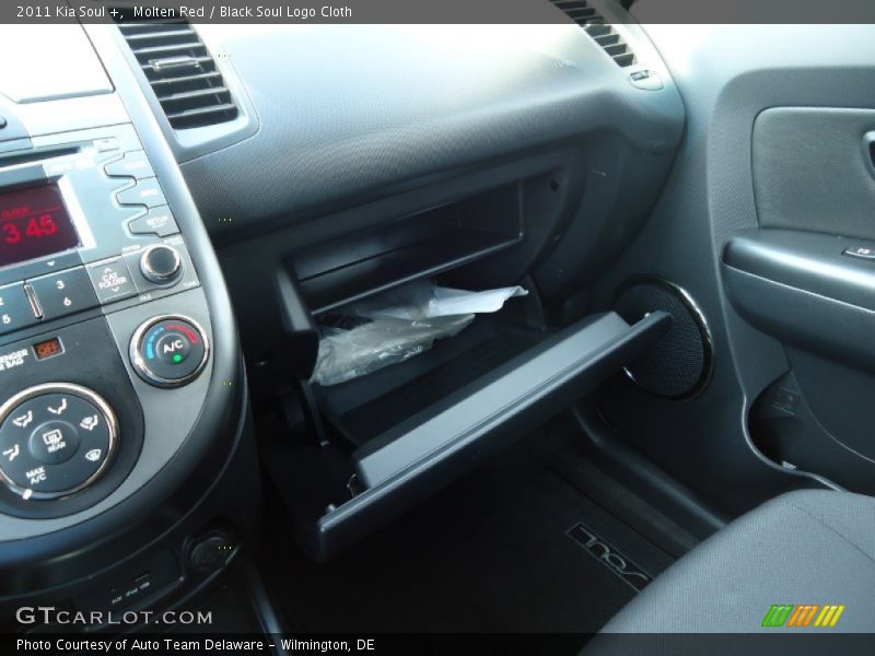 Molten Red / Black Soul Logo Cloth 2011 Kia Soul +
